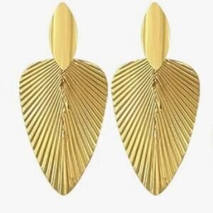 Ribbed Leaf Gold Drop Earrings